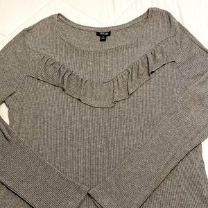 a.n.a RIBBED KNIT TOP-Long Sleeve crew neck top w/ruffle in Gray Size XL